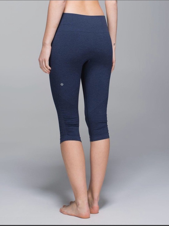 lululemon athletica Pants - lululemon athletica Navy Seamless Cropped Capris 8